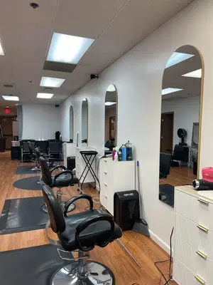 Lola’s Salon and Spa