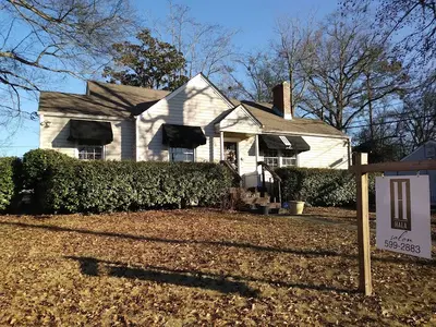 Hala Salon