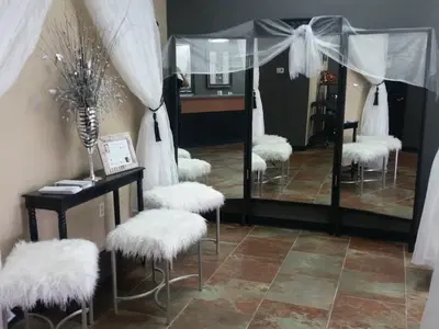 d'Markos Salon