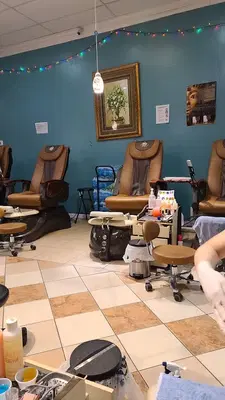 Queen Nails