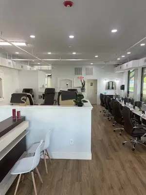 FASHION NAILS BAR