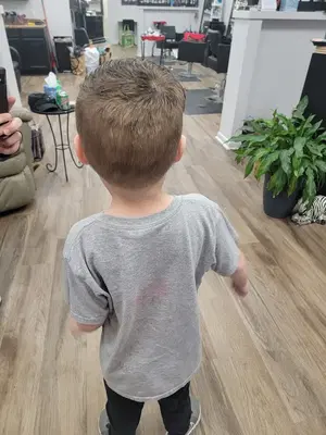 Chandler's Salon • Boutique