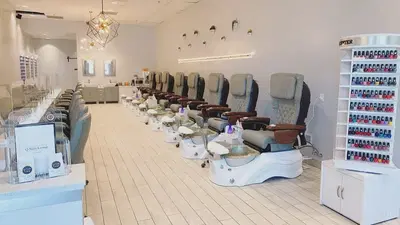 Q Nail Lounge