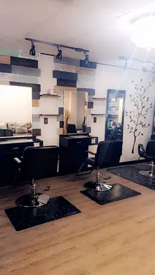 A LA MODA HAIR SALON