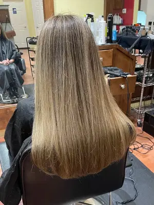 Maria Navarro: Gracy's Beauty Salon