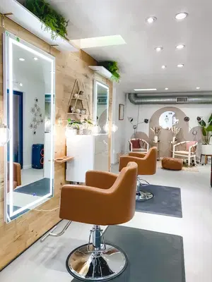 Blonde Beauty Bar