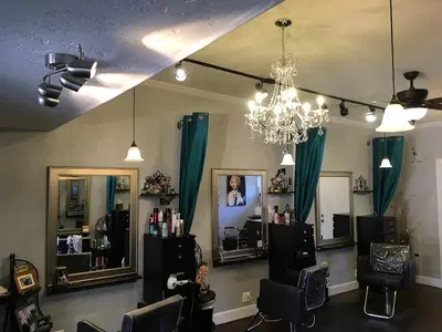 Entourage Salon