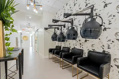Lavish Studios - Salon Suites