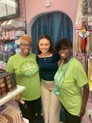 Dinnie’s Beauty Supplies and Braiding Salon