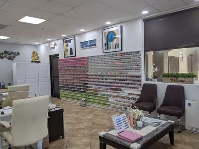 Luckys Spa & Nails