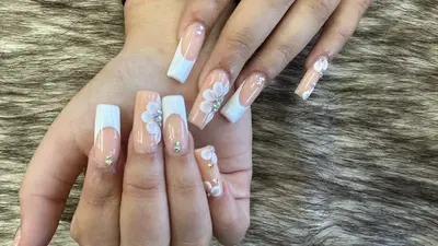 Estrella Nails