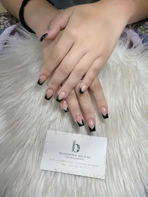Blooming nails and spa