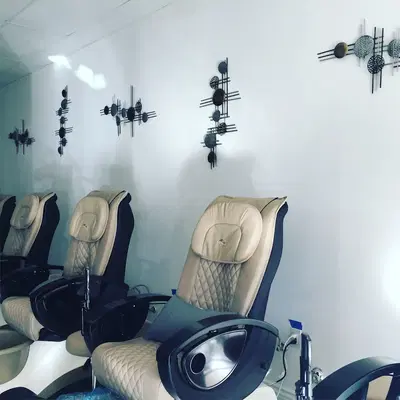 LT NAILS & SPA