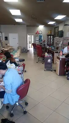 Us Nails & Spa