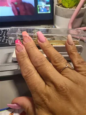 Helen's Nails & Spa