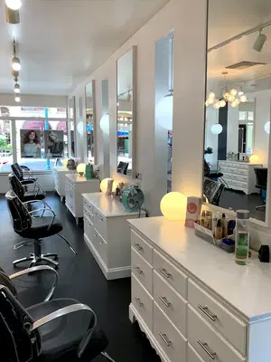 Tiny Bubbles Salon