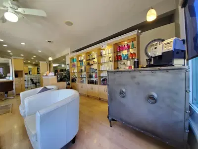 Christiano's Salon