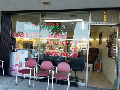 J & J Nails Spa