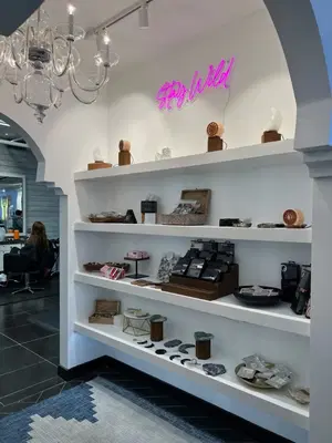 Canyon Salon & Extension Bar