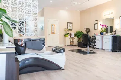 Salon One La Canada