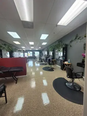 Leslie's Beauty Salon
