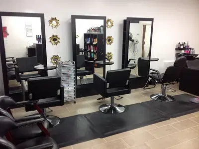 Golden Looks Salon