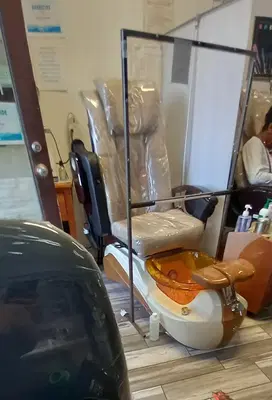 Central Nails
