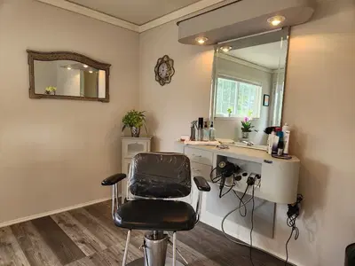 Pari's Salon