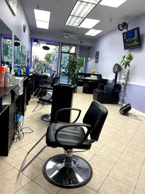 Sunny Cuts & Nails