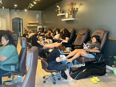 Nouvique nails spa