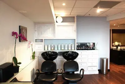 Salon Del Mar