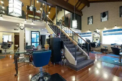 Salon Gallery & Suites