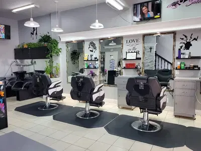Alexandra's Salon