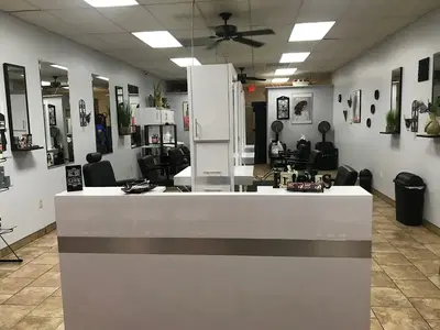 Lary’s Salon
