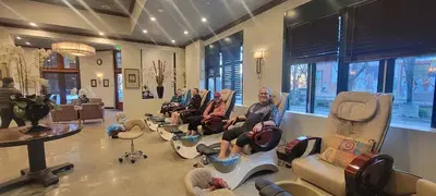 Deluxe Nail Salon