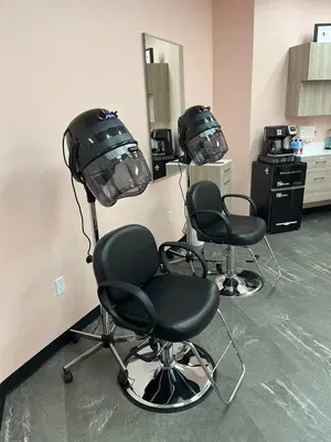 Ari's Beauty Salon