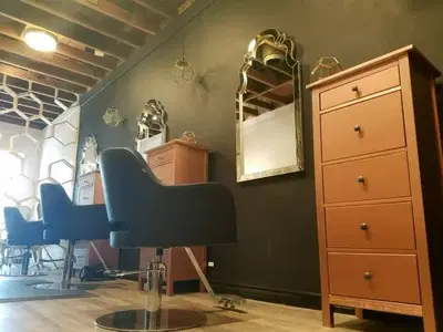 Comb & Honey Salon