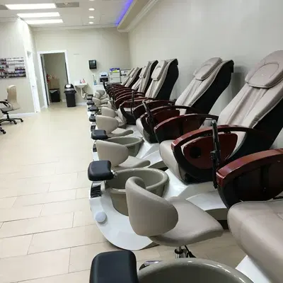 Q nails Inc.