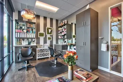 W Salon Suites Roseville