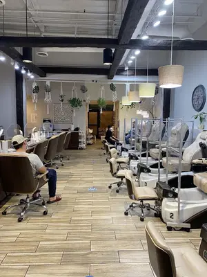 Q-Nails