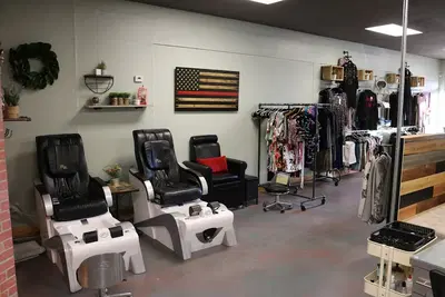 Earl Knight Salon & Parlour