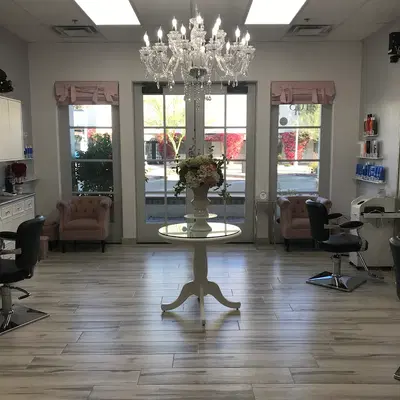 La Petite Salon Deux