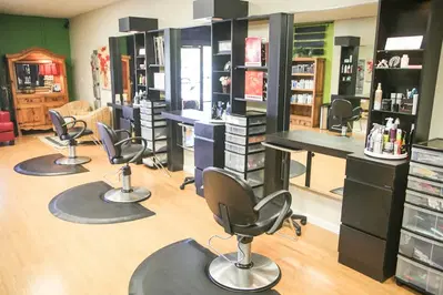 Mirror Court Salon