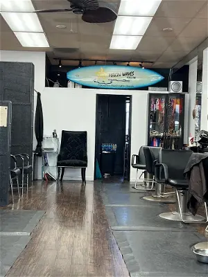 Makin Waves Salon