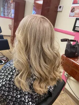 Claudia’s Magic Beauty Salon