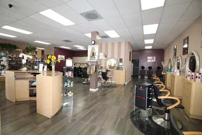 Giovanni's Salon