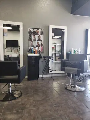 Lucias B&B Salon haircut / corte de pelo