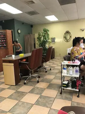 Diamond nails and spa