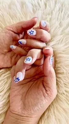 Gold Star Nails