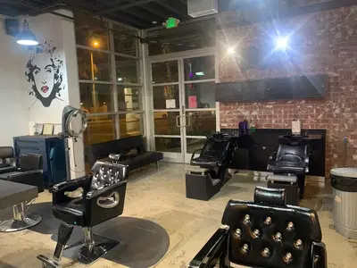 D'luxe Salon Spa Barber